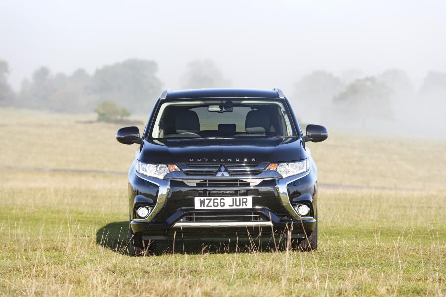  Mitsubishi Outlander PHEV Juro 2016 года  (UK) (фото 17 из 46)